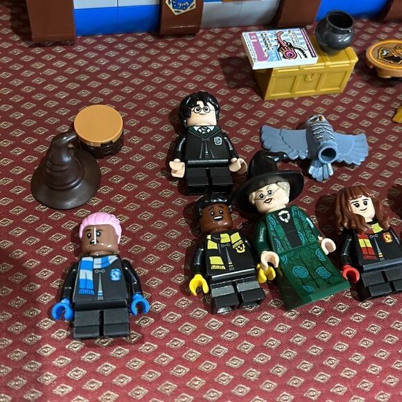 Lego 76399 Harry Potter’s Magical Trunk Ravenclaw - Picture 3 of 10